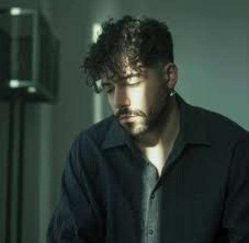 شروین حاجی پور برای ترسیدن به وقت بوسیدن