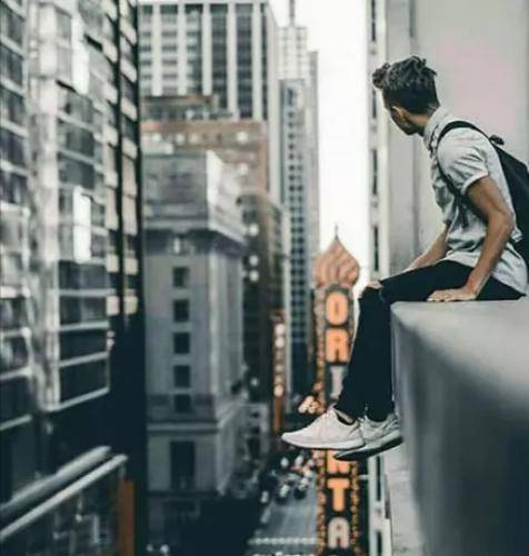 نمیخورم نداره همه میخورن به هیچی فکر نکن امشبو کلاً