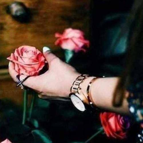 اون که دور خودش دیوار کشیده