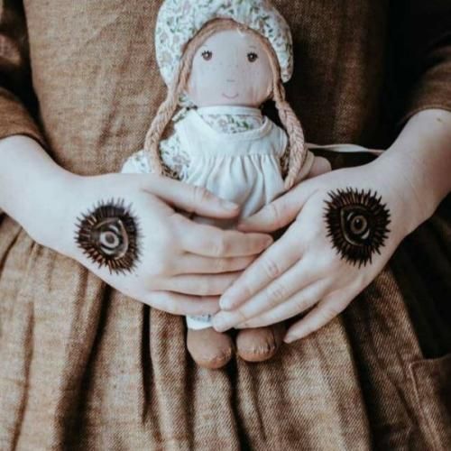 تو هستی و باز میده بوی عود خونه کاغذای رنگی و مداد