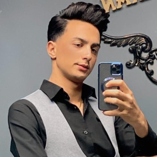 ابوالفضل رحیمی دسته ی گل به دستم بر سر رات نشستم