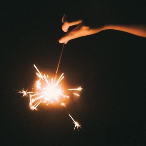 دانلود آهنگ آخرین نقطه زمین همینجاست که وایسادیم